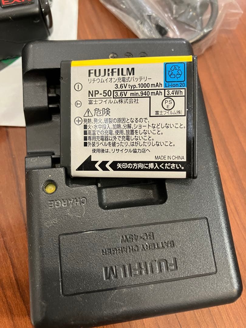 FUJI FILM コンパクトデジタルカメラ　FINEPIX F600 EXR