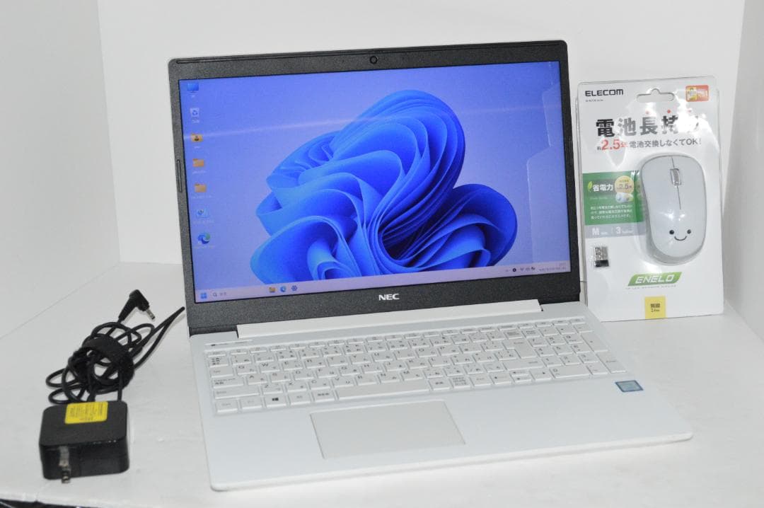 ホワイトLAVIE第8世代Corei7/20G/SSD1TBバッテリー良好