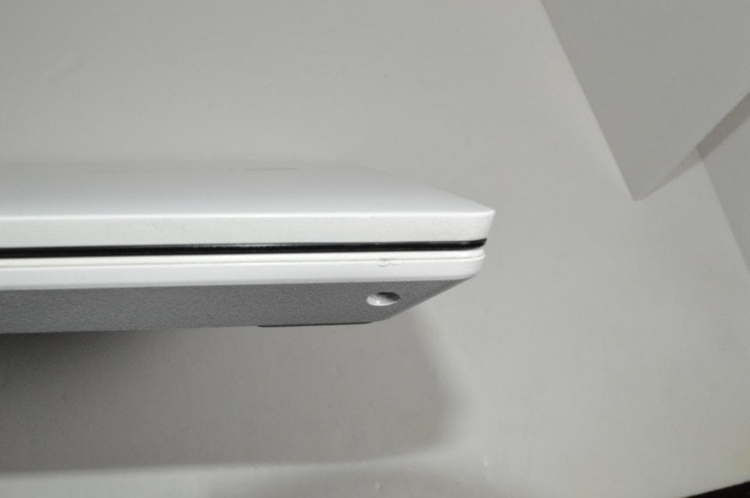 ホワイトLAVIE第8世代Corei7/20G/SSD1TBバッテリー良好