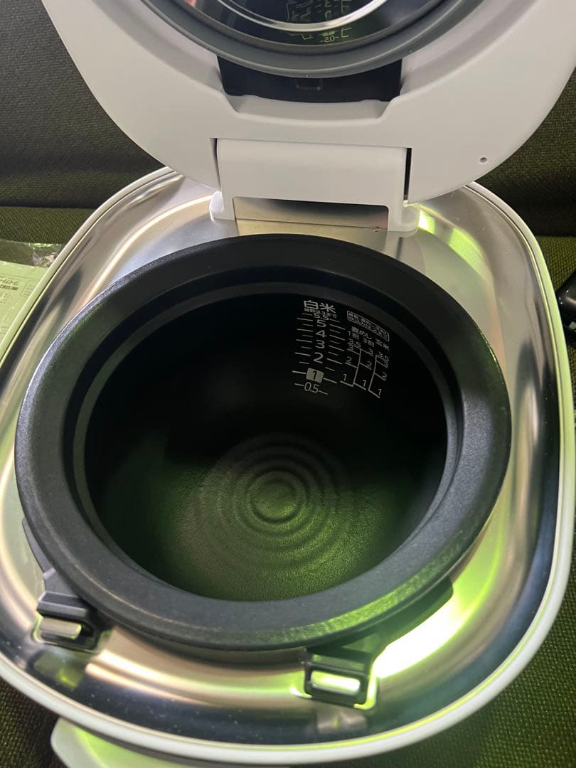 ほぼ新品　TIGER IH炊飯器 JRX-T100 WT ホワイト