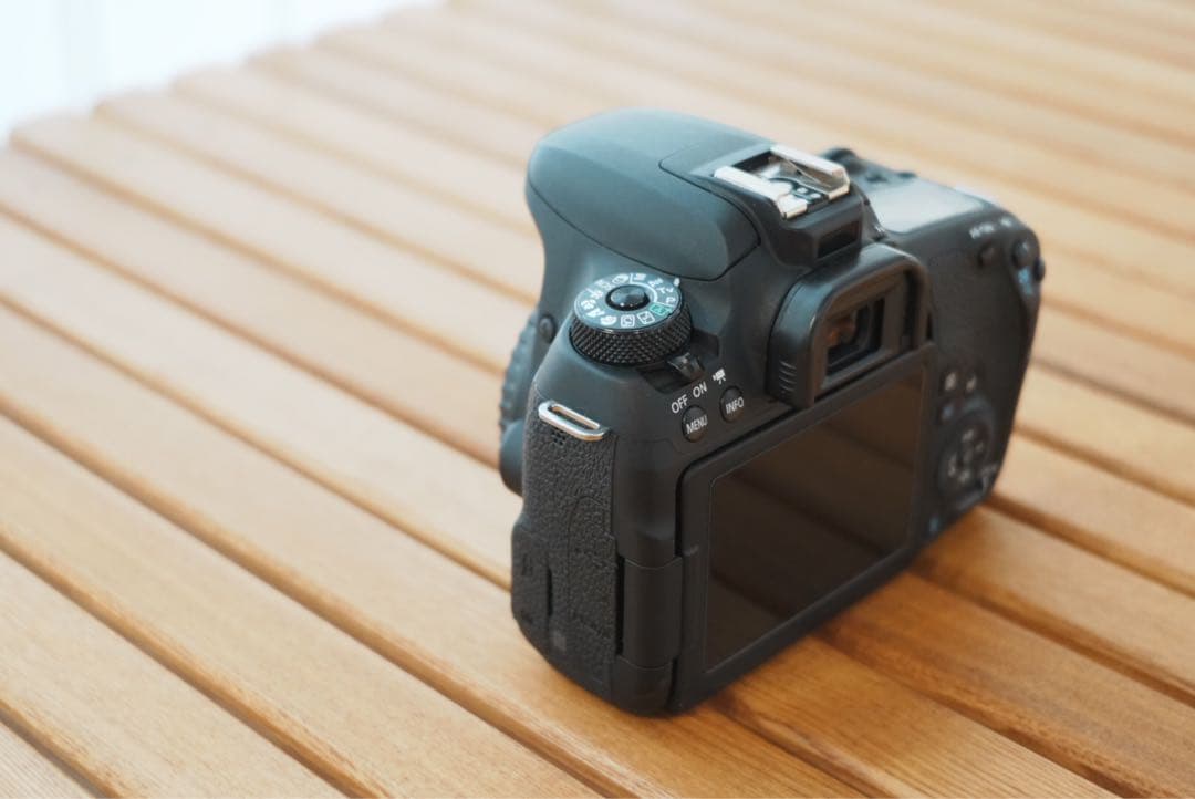 EOS 9000D EF-S18-135 IS USM レンズキット