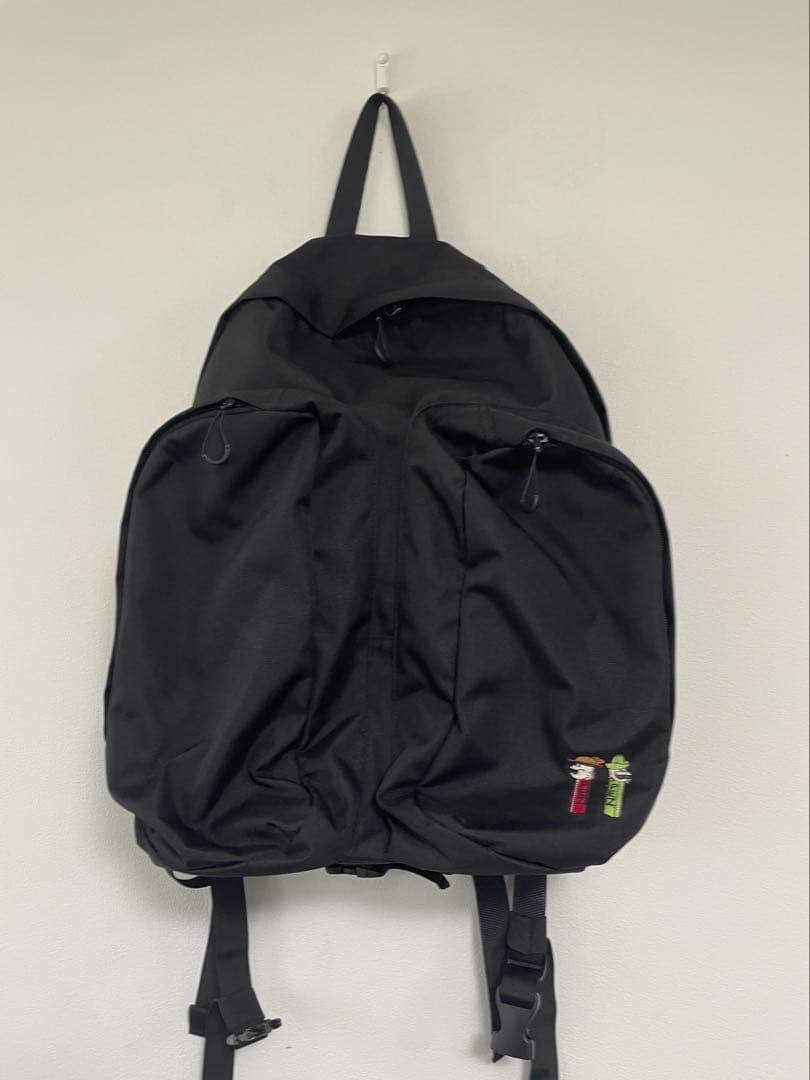 ear PAPILLONNER PEZ×ear撥水刺しゅうリュック　ブラック