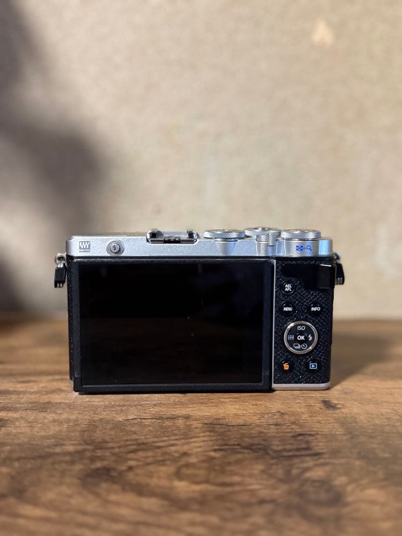 OLYMPUS PEN E-P7 ミラーレス一眼　ダブルレンズキット