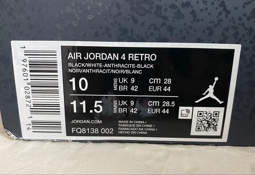 新品 AIR JORDAN 4 RETRO BLACK/WHITE ハイカット