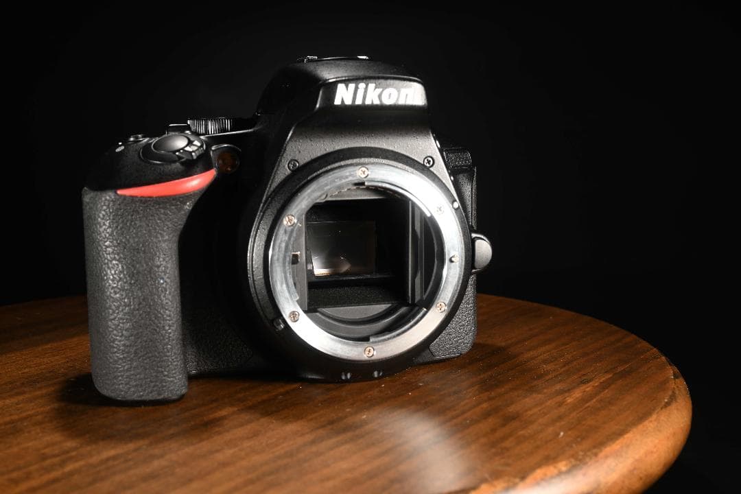 ニコン Nikon D5600＋レンズ3本＋純正バッテリー×2 セット (中古)