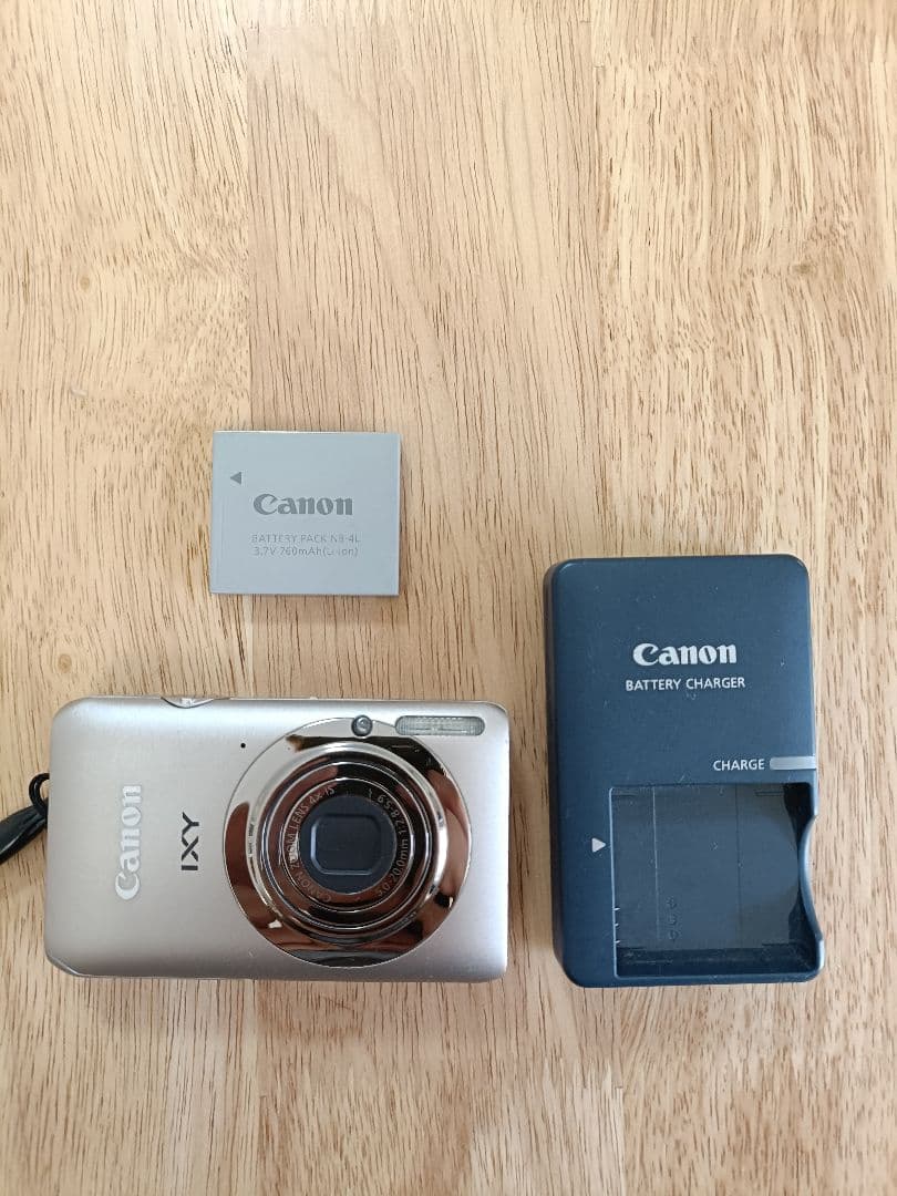 Canon IXY 210F　デジタルカメラ 本体、バッテリーパック、充電器