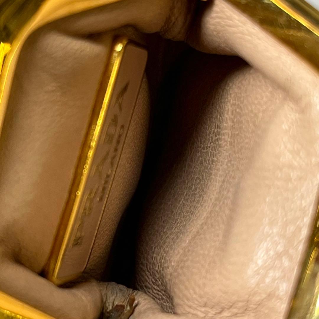 プラダ PRADA がま口 キーホルダー チャーム ベージュ 1AR71