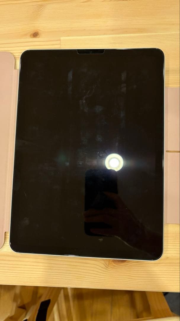 iPad Air（第5世代）本体　（スターライト、64GB、Wi-Fiモデル）