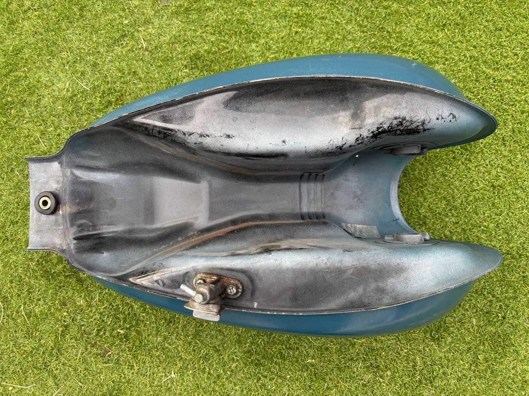 ダークブルー金属タンク 手動バルブ付き