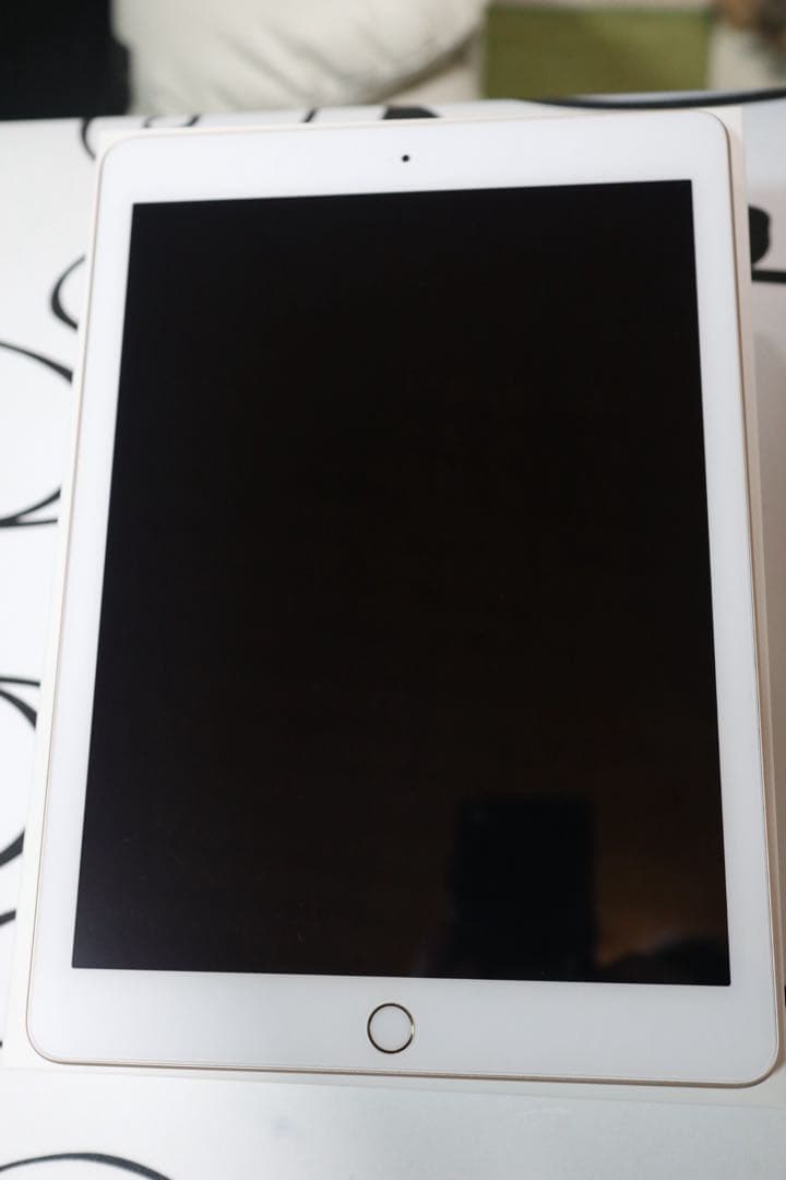 Apple iPad wi-fiゴールド5世代128GB/箱美品付き