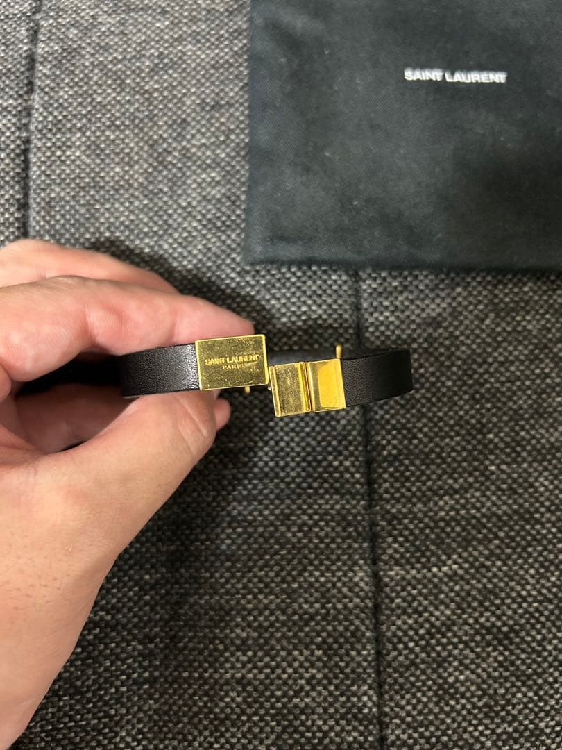 SAINT LAURENT ブラックレザーブレスレット