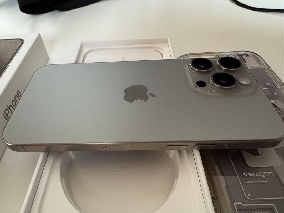 美品 iPhone 15Pro Max ナチュラルチタニウム 256GB