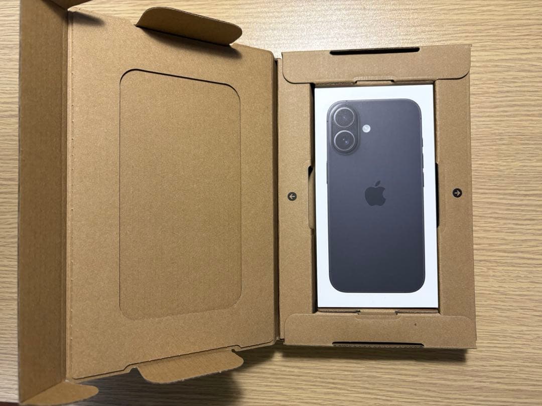 iPhone 16 128GB ブラック SIMフリー【液晶無傷・付属品完備】