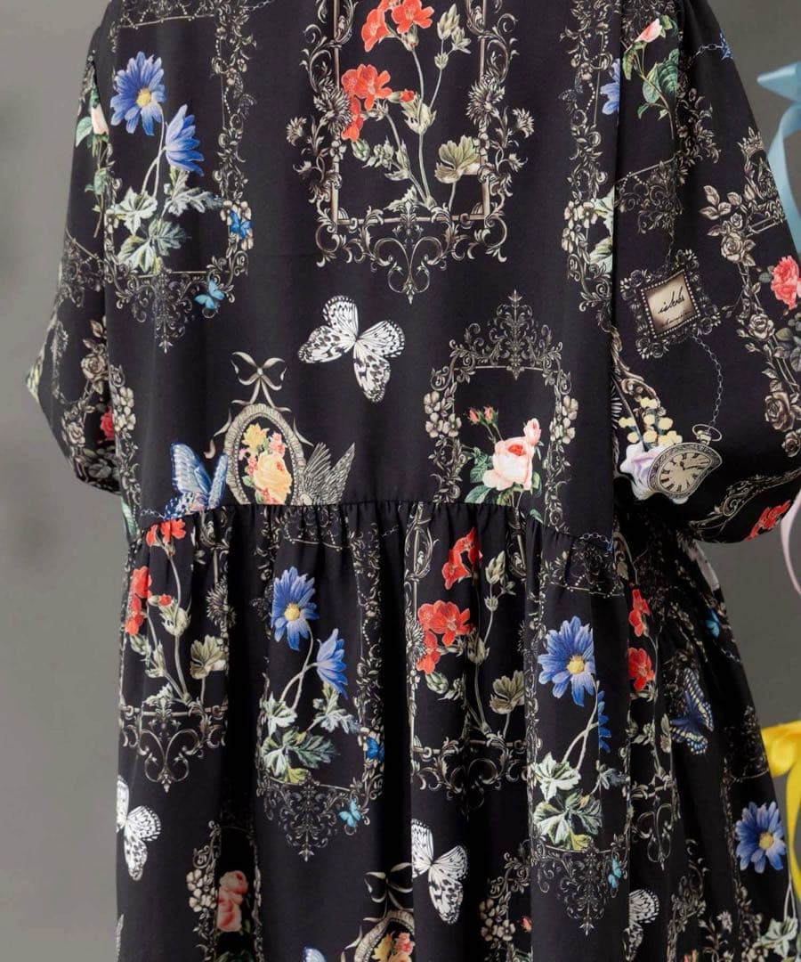 ☆新品タグ付 イズスカラー　553282：ヴィンテージ風額縁柄シャツワンピース