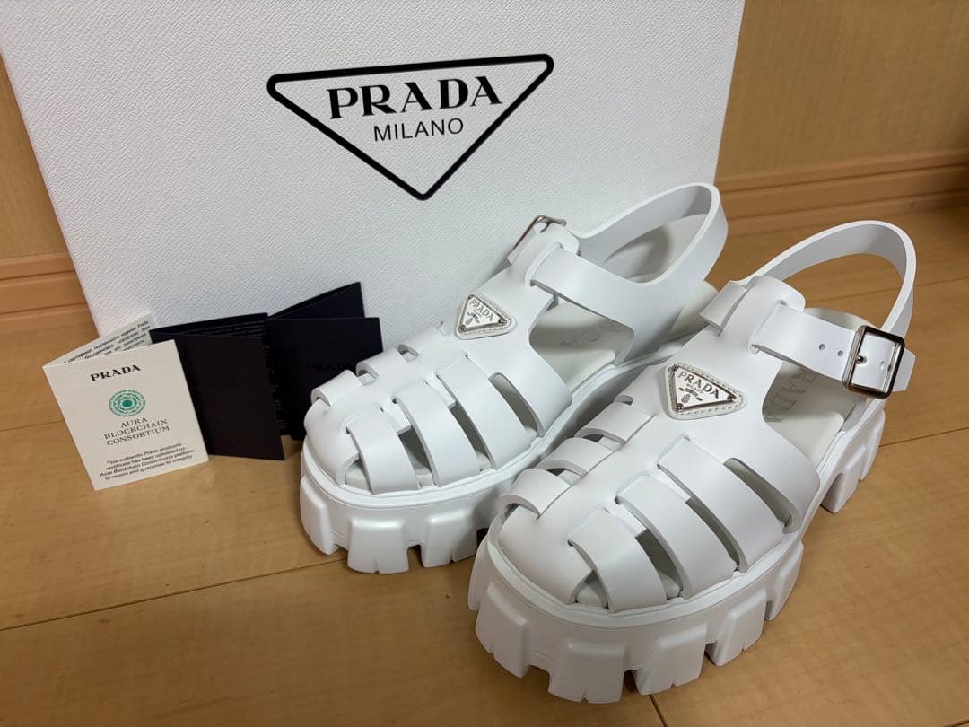 【新品未使用】PRADAモノリス ラバーサンダル 白 23センチ 36