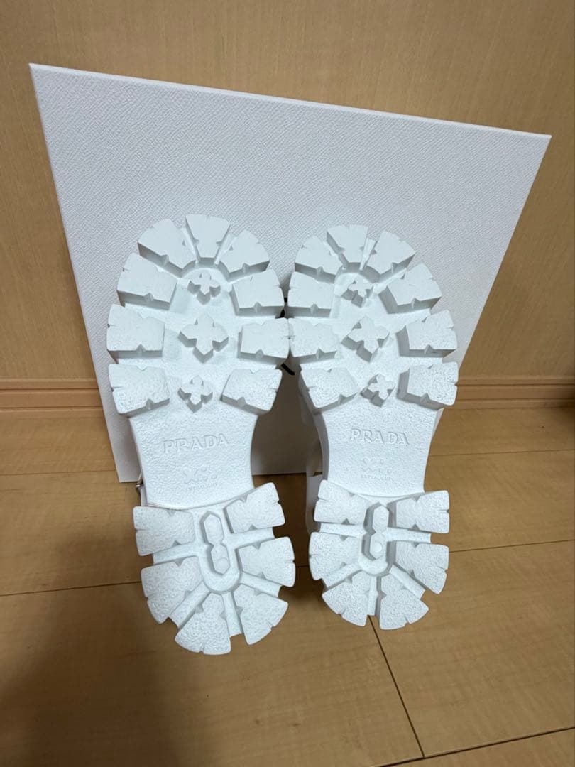 【新品未使用】PRADAモノリス ラバーサンダル 白 23センチ 36