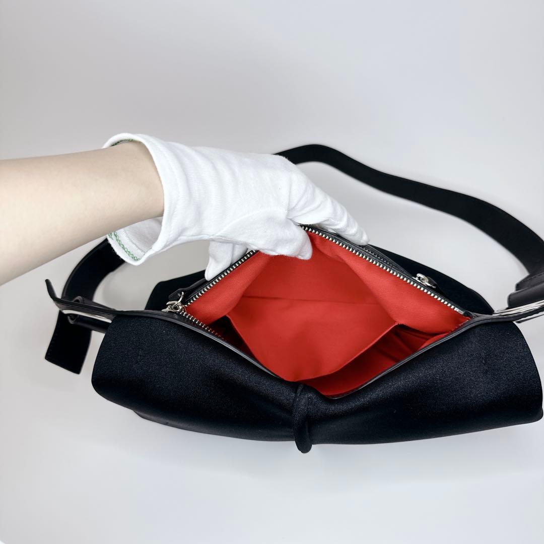 【未使用品級】kawa-kawa wet ハトメ　ボディバッグ　ブラック