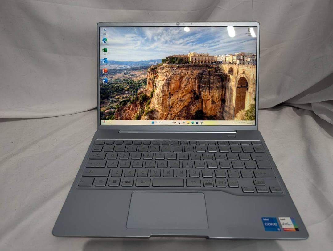 ☆美品☆ 富士通 CH75/G3 第12世代 i5-1240P 超高速SSD