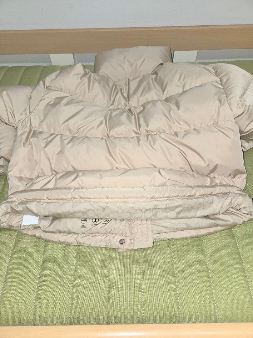 COACH ベージュ ダウンジャケット