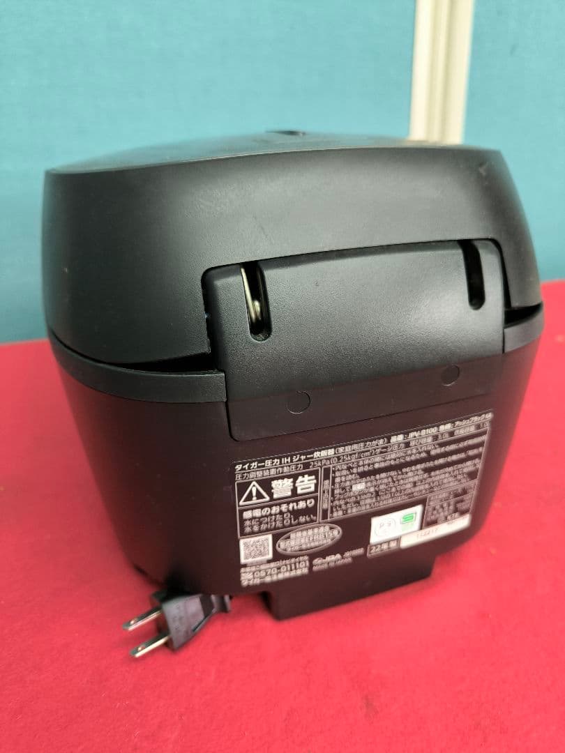 2022年製　タイガー 圧力IH炊飯ジャー 5.5合 炊きたてJPV-B100