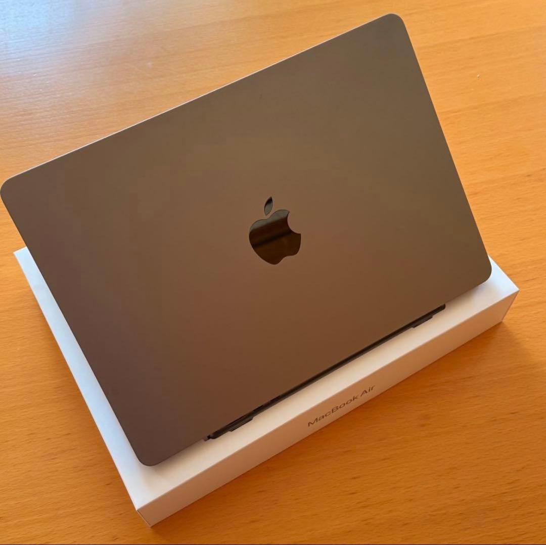 【極美品】MacBookAirM2 13.6型