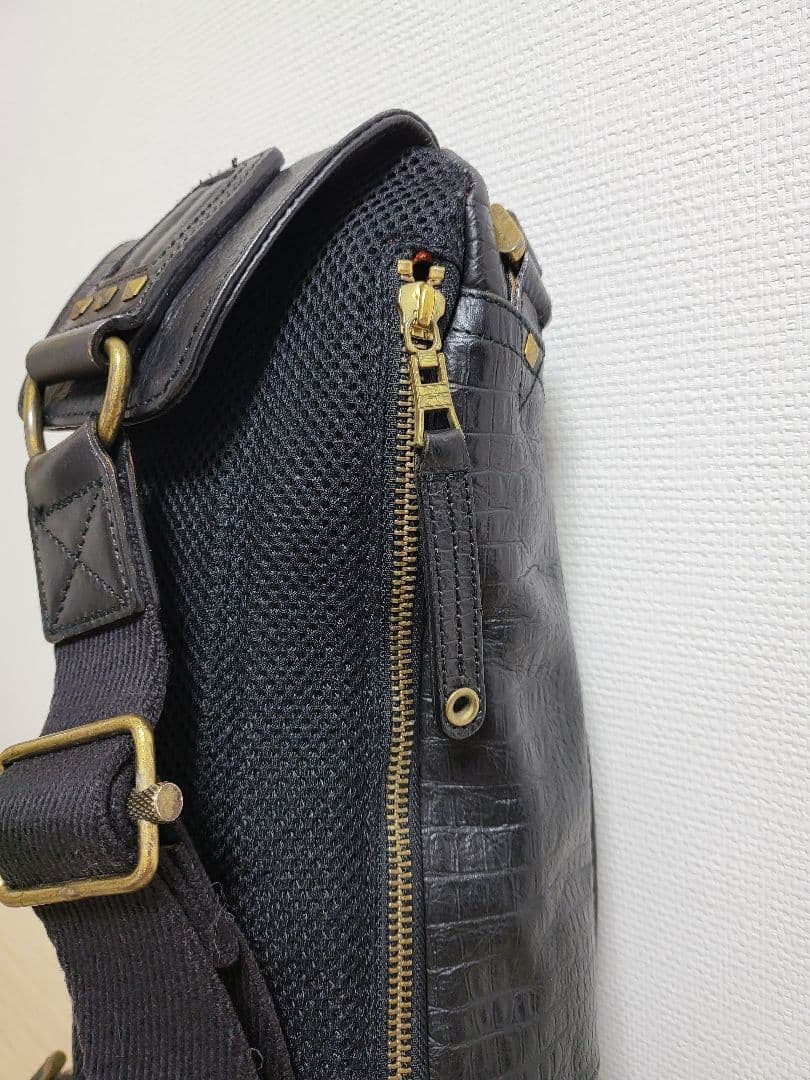 ディーゼル Masterpiece クロコダイル柄ボディーバッグ