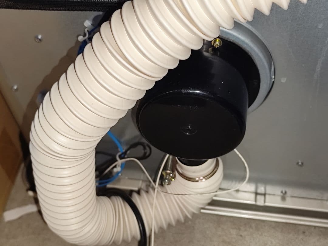 し*ぽ様 サンポット FF式石油ストーブ FFR-562SX-S2｜2011年製