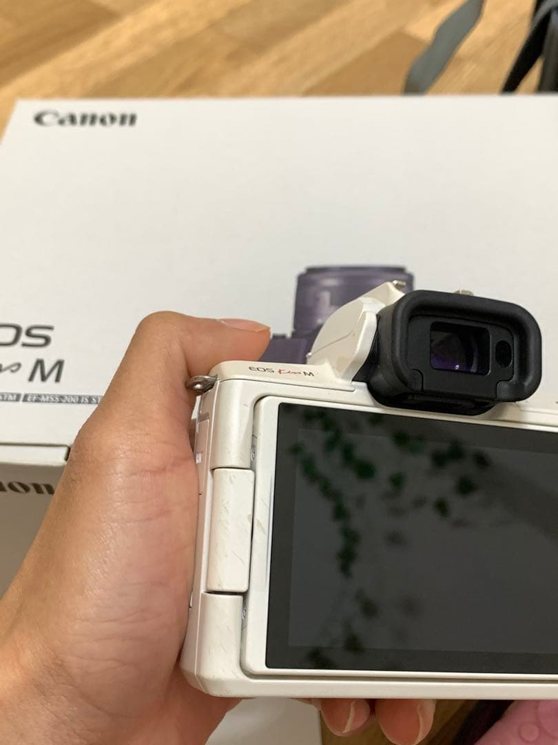 Canon EOS Kiss M ホワイト 2本レンズ付き