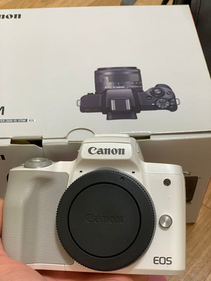Canon EOS Kiss M ホワイト 2本レンズ付き