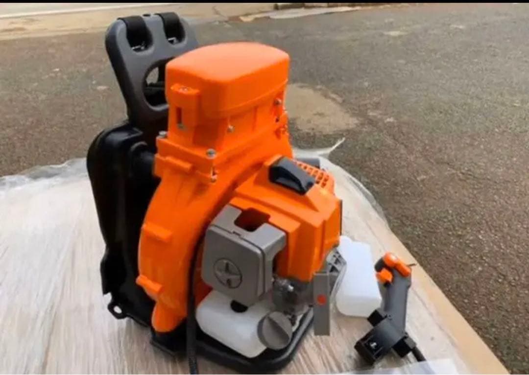 今日だけSALEエンジンブロワー63.3cc 2サイクル　エンジンブロア 落ち葉