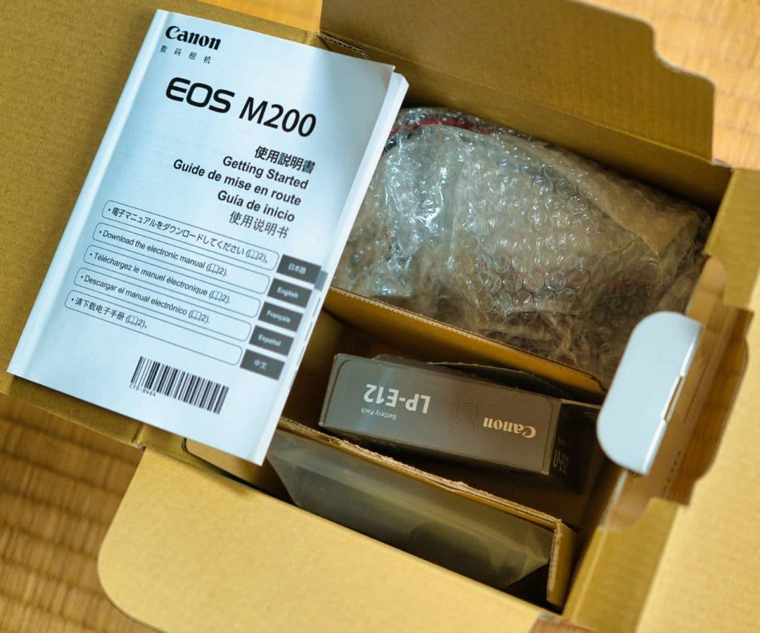 Canon EOS M200黒ボディとバッテリー、512GB SDカード