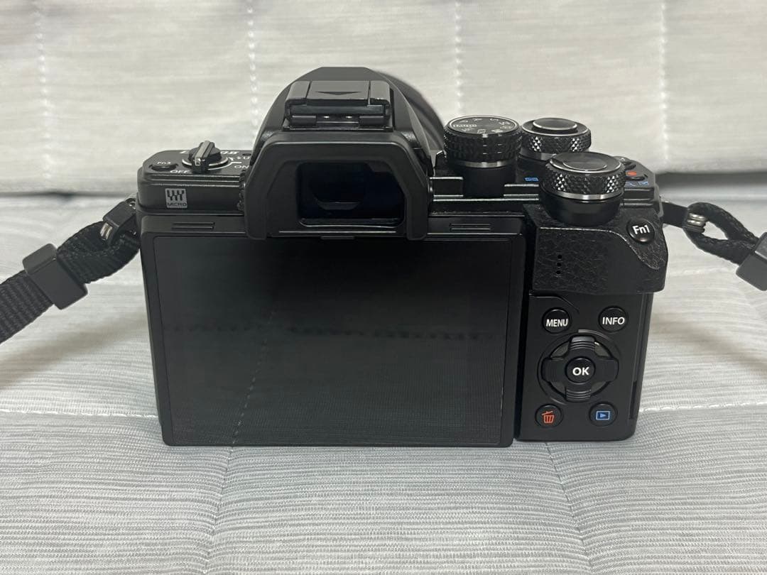 OLYMPUS OM-D E-M10 MarkⅡ Wズームキット ブラック