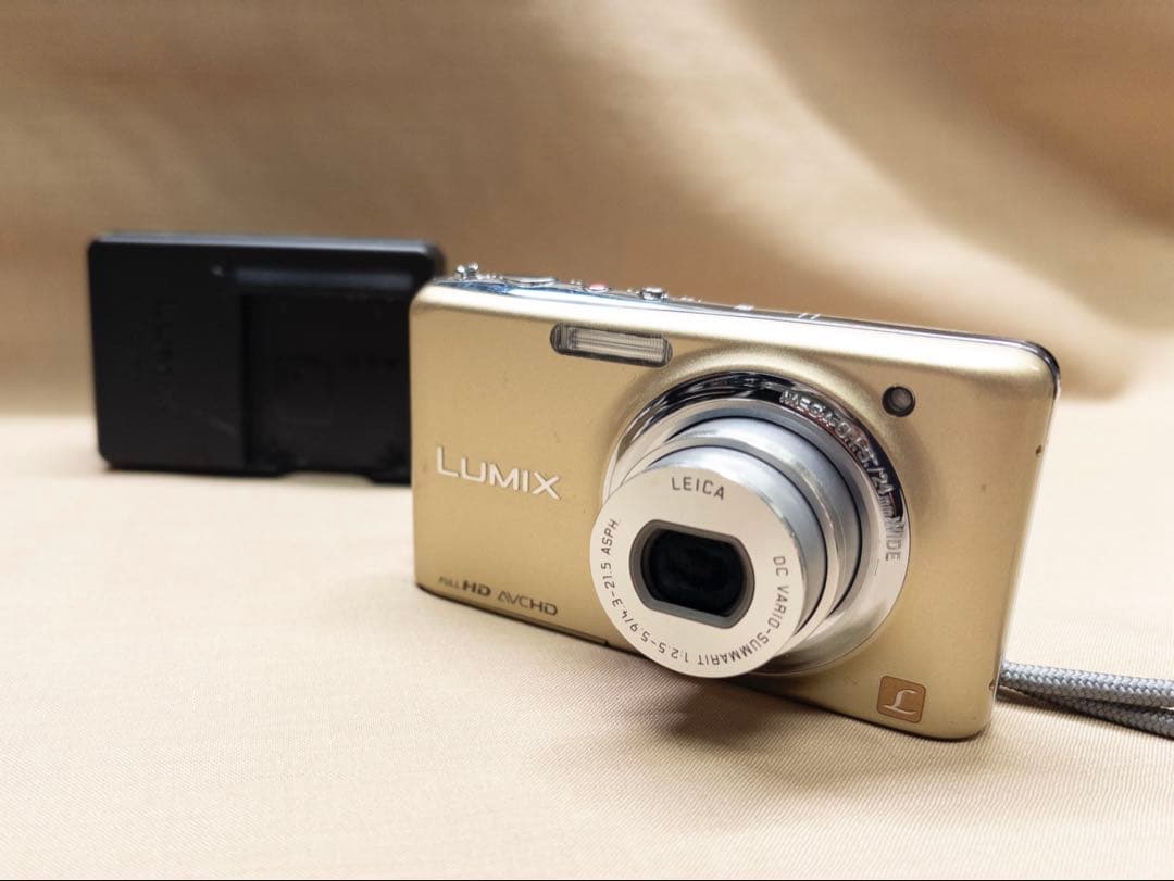 Panasonic LUMIX DMC-FX77 ゴールド