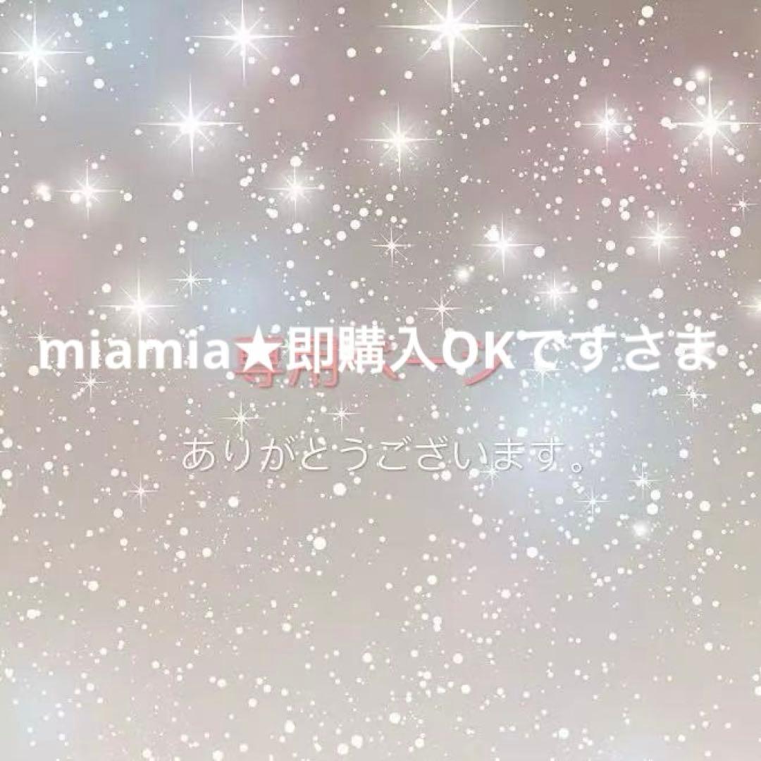 B. ブラック Tops