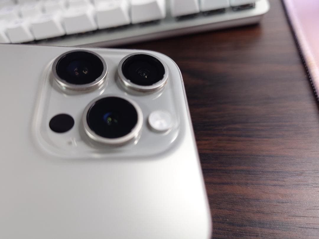 Apple iPhone 15 pro 128g ナチュラルチタニウム ※訳アリ