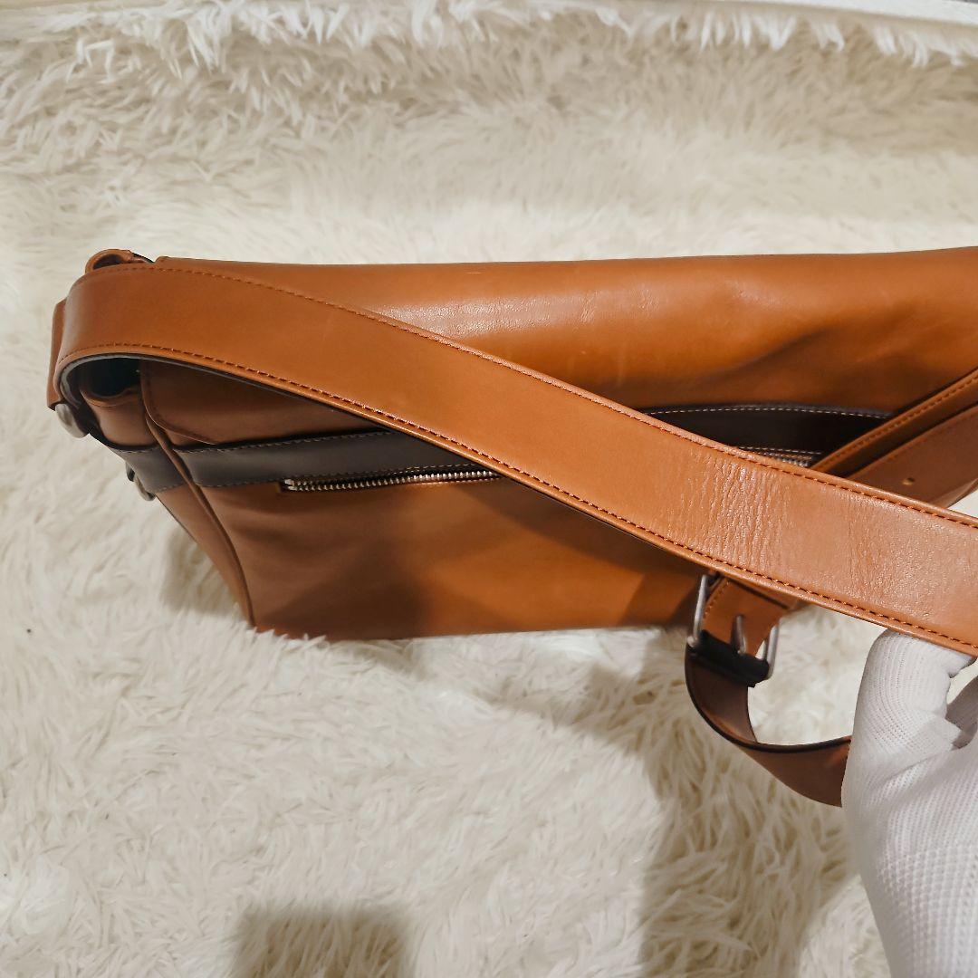 美品 ソメスサドル レザー フラップ ショルダ ーバッグ キャメル A4