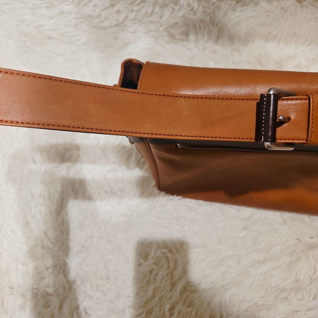 美品 ソメスサドル レザー フラップ ショルダ ーバッグ キャメル A4