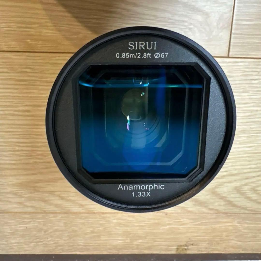 SIRUI 35mm F1.8 Anamorphic 1.33xレンズ