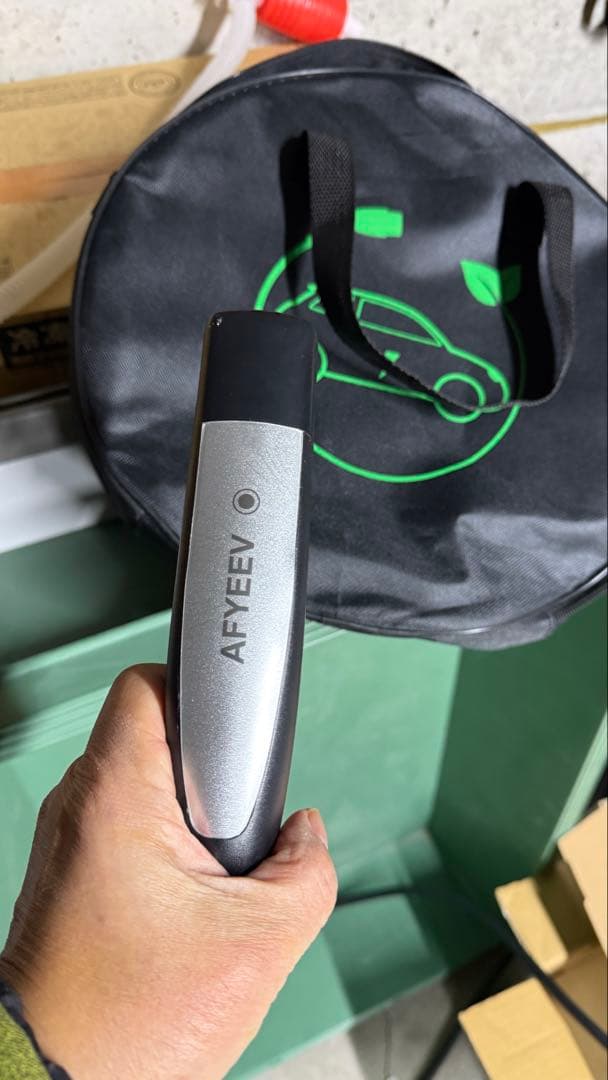 テスラ車用充電ケーブル、アダプター