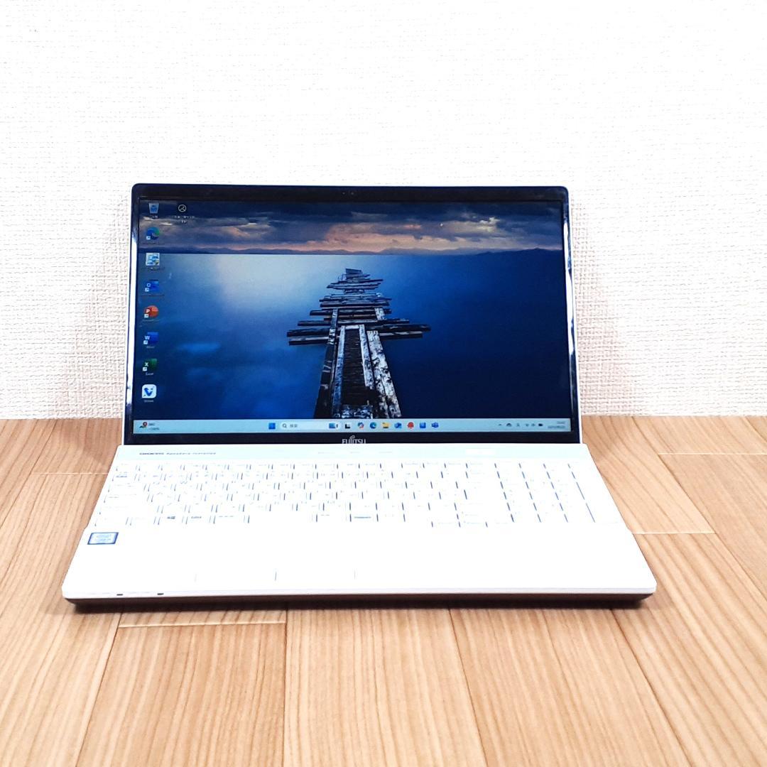 ノートパソコン　ホワイト　FUJITSU　Windows11　ストレージ１T