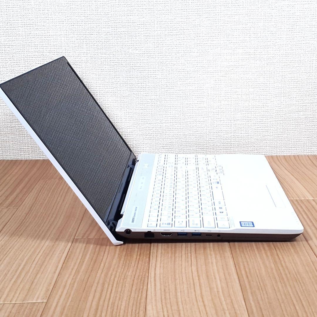 ノートパソコン　ホワイト　FUJITSU　Windows11　ストレージ１T