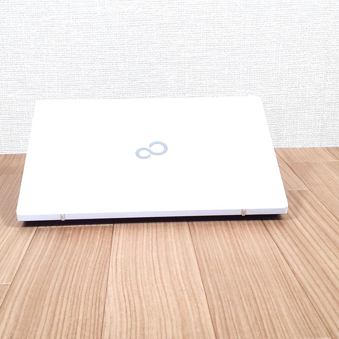 ノートパソコン　ホワイト　FUJITSU　Windows11　ストレージ１T