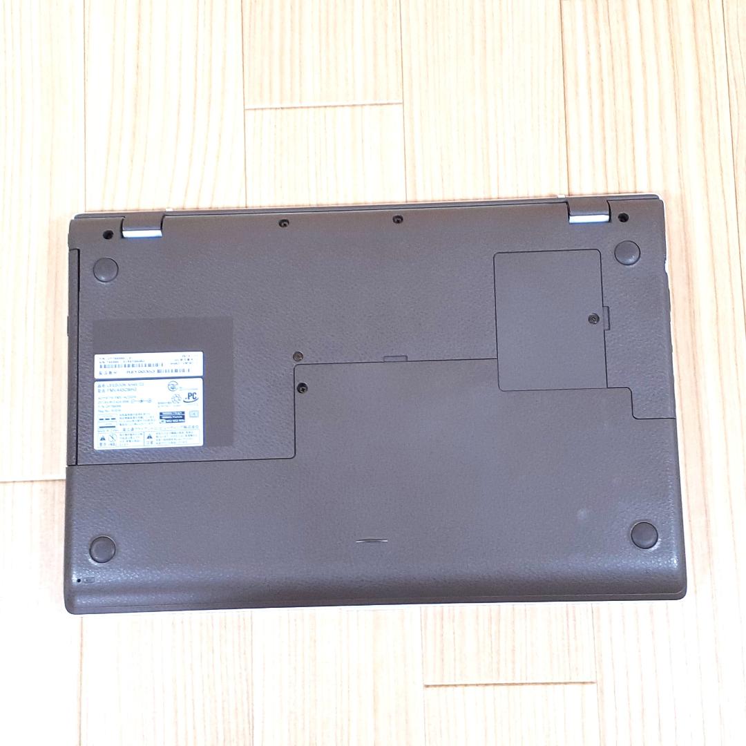 ノートパソコン　ホワイト　FUJITSU　Windows11　ストレージ１T