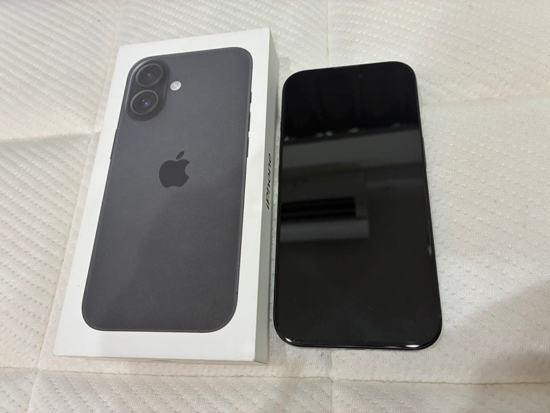 Apple iPhone 16ブラック 本体 128GB 黒　美品