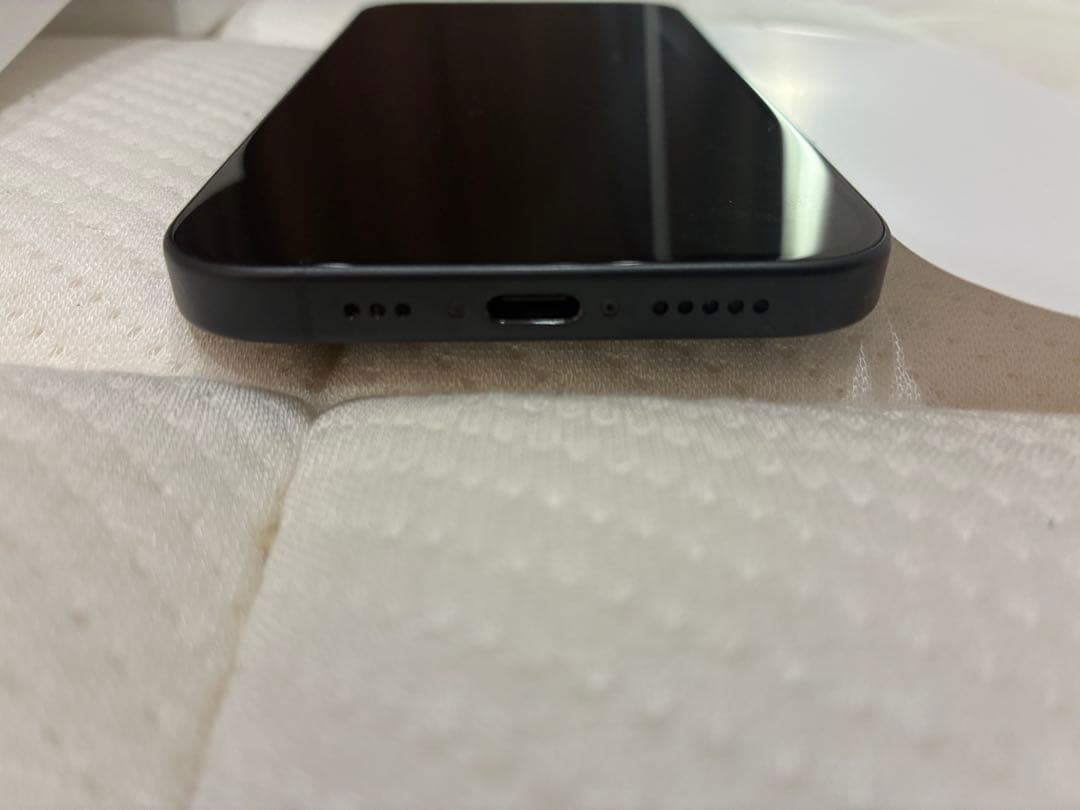 Apple iPhone 16ブラック 本体 128GB 黒　美品