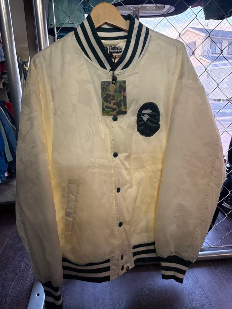 【新品】A Bathing Ape エイプ　アウター　ジャケット　ホワイト　カモ