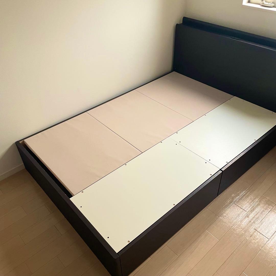 ダブルベッドフレーム　　収納・引き出し付き【バティストゥータ】