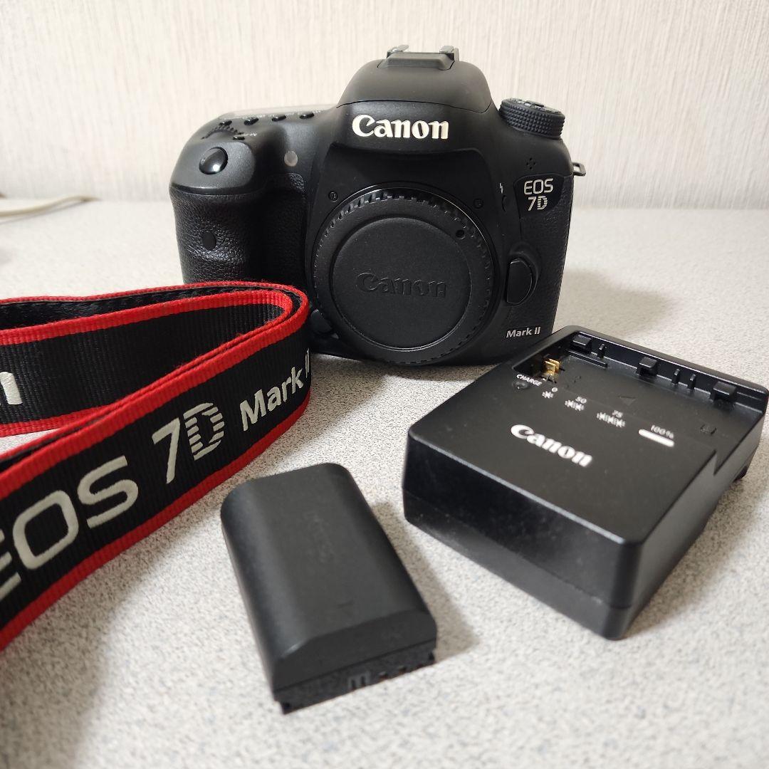 Canon EOS 7D Mark II 本体(おまけ:バッテリーグリップ)