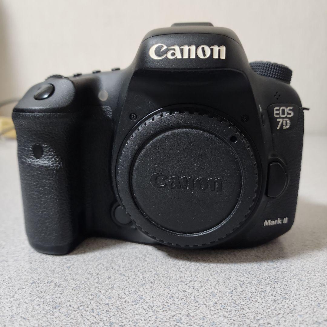 Canon EOS 7D Mark II 本体(おまけ:バッテリーグリップ)