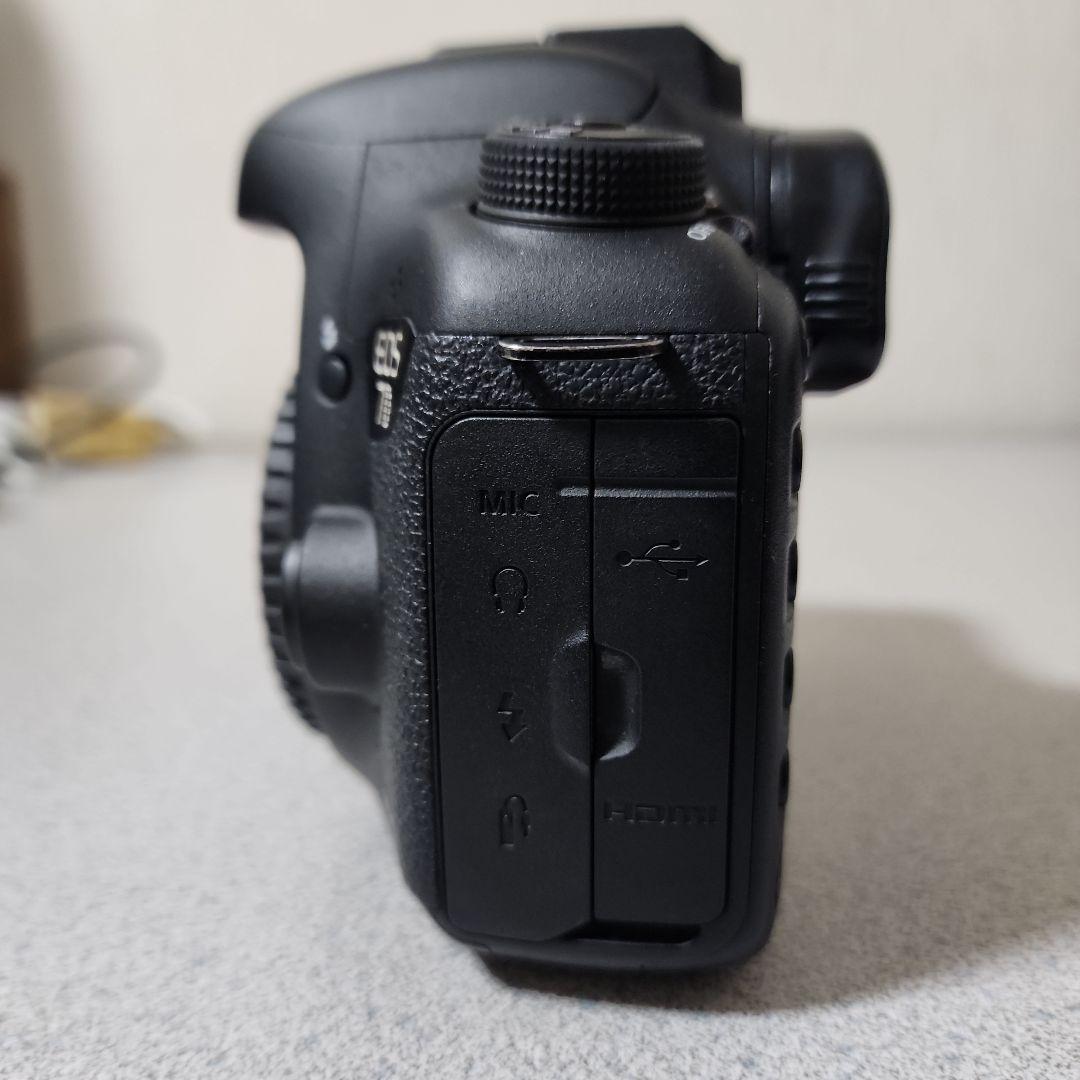 Canon EOS 7D Mark II 本体(おまけ:バッテリーグリップ)